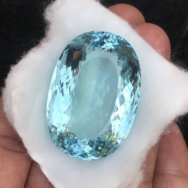 Aquamarine - 141 Carats - Image 2