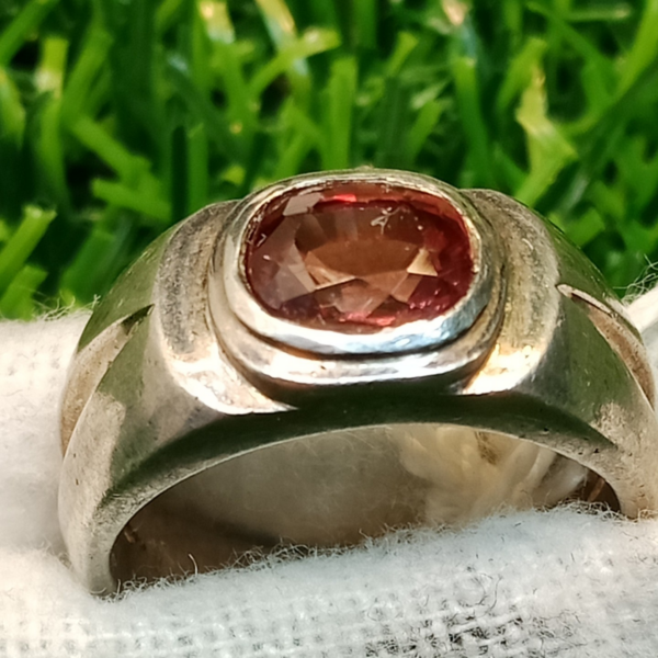 Color-Changing Garnet Ring