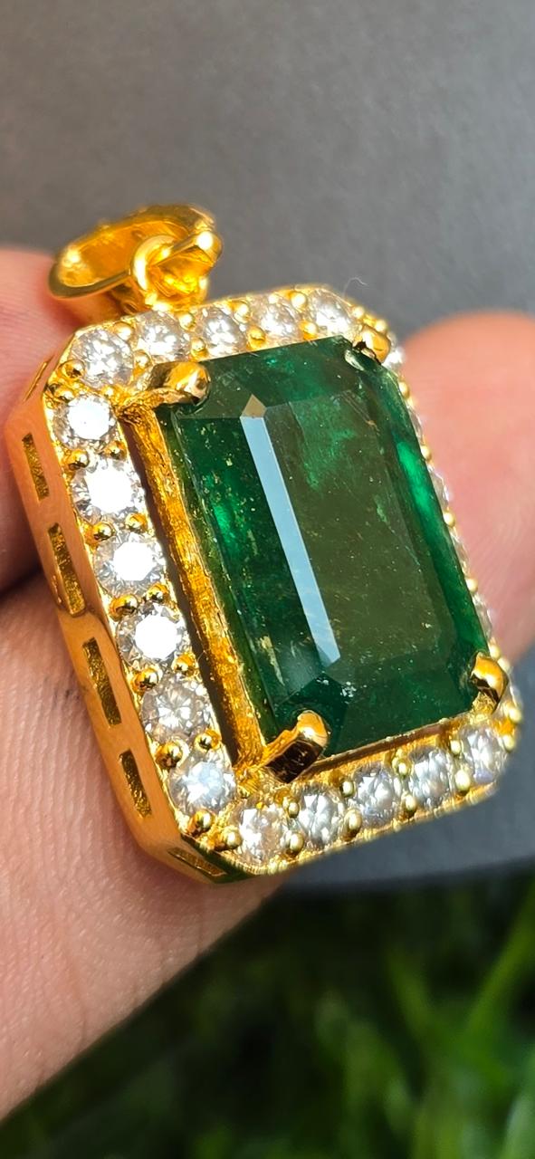 7.5 CT Emerald Diamond Necklace – 21K Gold - Image 2