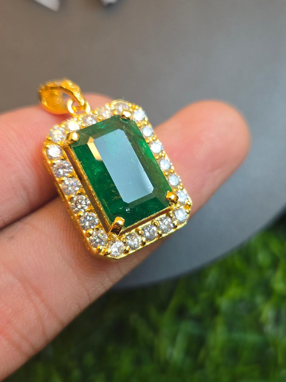 7.5 CT Emerald Diamond Necklace – 21K Gold - Image 3
